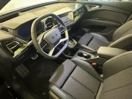 Photo 12 Audi Q4  e-tron 45 285 ch 82 kWh