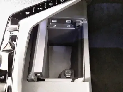 Photo 17 Peugeot 3008  Hybrid 136 e-DCS6