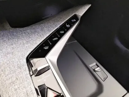 Photo 49 Peugeot 3008  Hybrid 136 e-DCS6