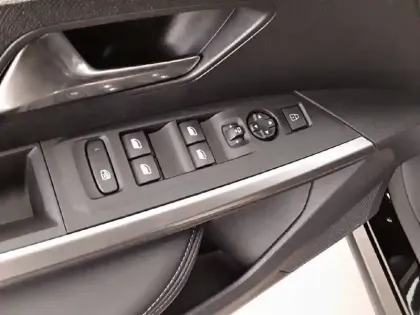 Photo 59 Peugeot 3008  Hybrid 136 e-DCS6