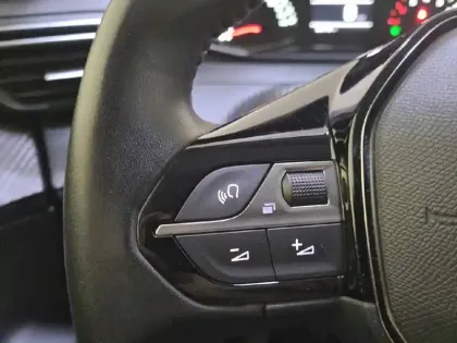 Photo 26 Peugeot 2008  PureTech 100 S&S BVM6