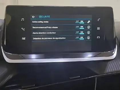 Photo 21 Peugeot 2008  PureTech 100 S&S BVM6