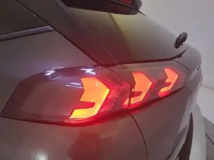 Photo 16 Peugeot 2008  PureTech 100 S&S BVM6