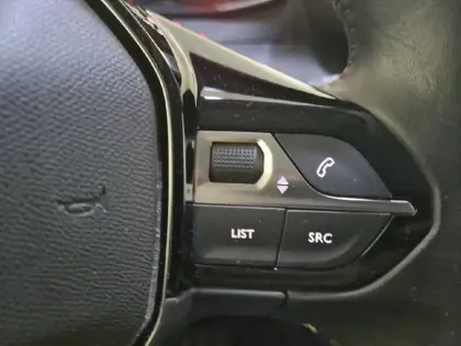 Photo 27 Peugeot 2008  PureTech 100 S&S BVM6