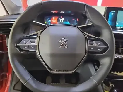 Photo 8 Peugeot 208  PureTech 100 S&S BVM6