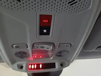 Photo 26 Peugeot 208  PureTech 100 S&S BVM6