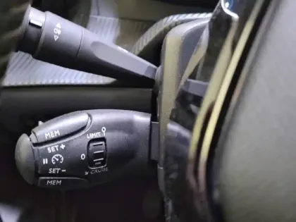 Photo 27 Peugeot 208  PureTech 100 S&S BVM6