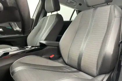 Photo 54 Peugeot 2008  BlueHDi 130 S&S EAT8