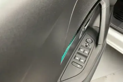 Photo 61 Peugeot 2008  BlueHDi 130 S&S EAT8