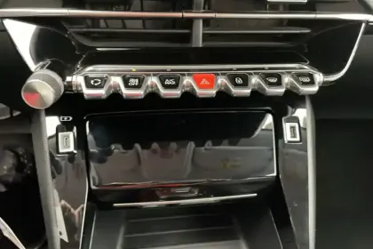 Photo 15 Peugeot 2008  BlueHDi 130 S&S EAT8