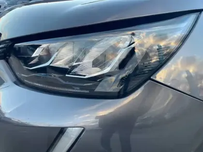 Photo 10 Peugeot 2008  PureTech 130 S&S BVM6