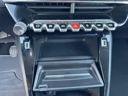 Photo 51 Peugeot 2008  PureTech 130 S&S BVM6