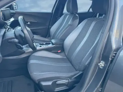 Photo 42 Peugeot 2008  PureTech 130 S&S BVM6