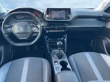 Photo 41 Peugeot 2008  PureTech 130 S&S BVM6