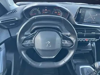 Photo 15 Peugeot 2008  PureTech 130 S&S BVM6