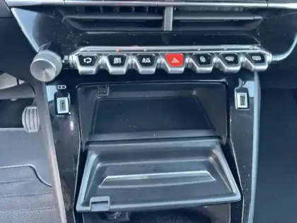 Photo 22 Peugeot 2008  PureTech 130 S&S BVM6