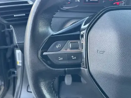 Photo 25 Peugeot 2008  PureTech 130 S&S BVM6