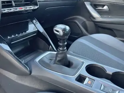 Photo 49 Peugeot 2008  PureTech 130 S&S BVM6