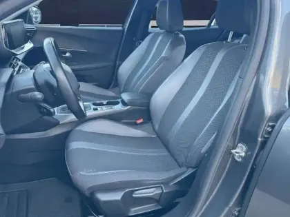 Photo 13 Peugeot 2008  PureTech 130 S&S BVM6