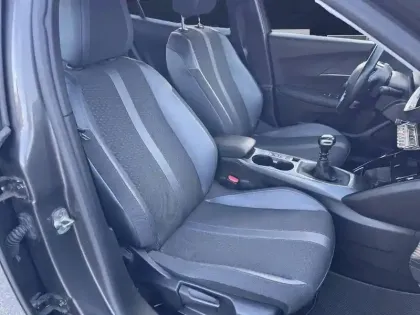 Photo 47 Peugeot 2008  PureTech 130 S&S BVM6