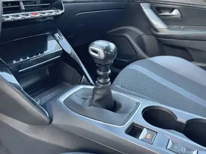 Photo 20 Peugeot 2008  PureTech 130 S&S BVM6