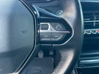 Photo 26 Peugeot 2008  PureTech 130 S&S BVM6