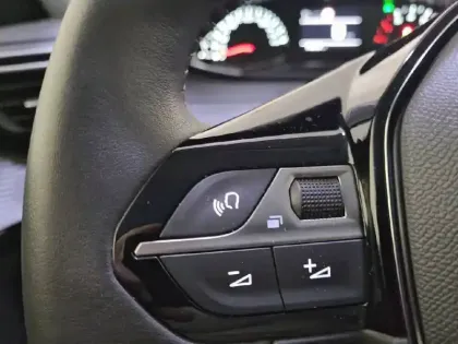 Photo 26 Peugeot 208  PureTech 75 S&S BVM5