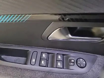 Photo 29 Peugeot 208  PureTech 75 S&S BVM5