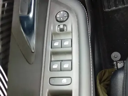 Photo 17 Peugeot 208  PureTech 100 S&S BVM6