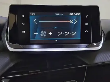 Photo 49 Peugeot 208  PureTech 75 S&S BVM5