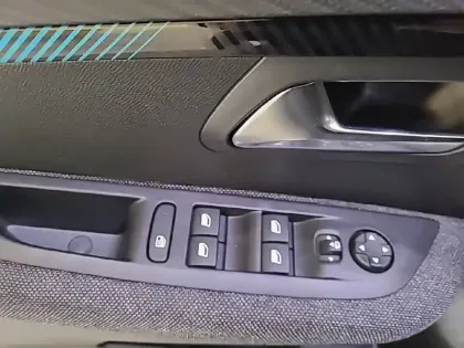 Photo 58 Peugeot 208  PureTech 75 S&S BVM5