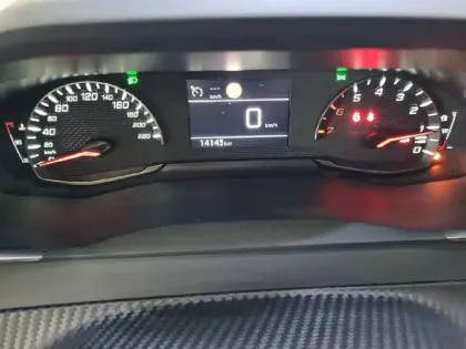 Photo 39 Peugeot 208  PureTech 75 S&S BVM5