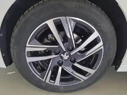 Photo 42 Peugeot 208  PureTech 75 S&S BVM5