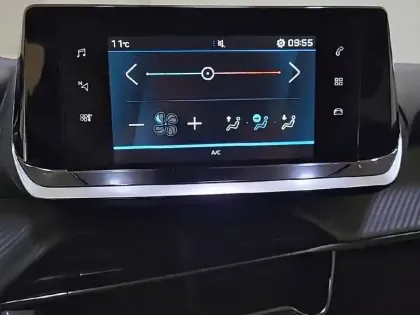 Photo 19 Peugeot 208  PureTech 75 S&S BVM5