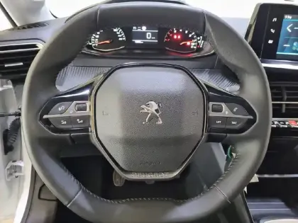 Photo 8 Peugeot 208  PureTech 75 S&S BVM5