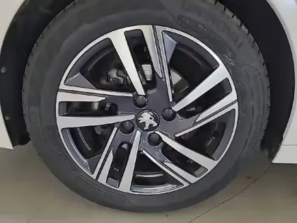 Photo 12 Peugeot 208  PureTech 75 S&S BVM5