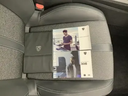 Photo 15 Peugeot 308  PureTech 130ch S&S EAT8 Allure Pack