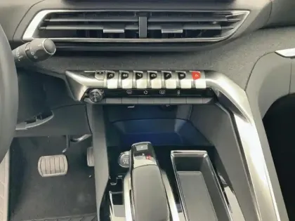 Photo 12 Peugeot 3008  Hybrid 225 e-EAT8 Allure Pack