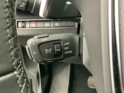 Photo 17 Peugeot 3008  Hybrid 225 e-EAT8 Allure Pack