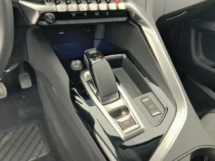 Photo 23 Peugeot 3008  Hybrid 225 e-EAT8 Allure Pack