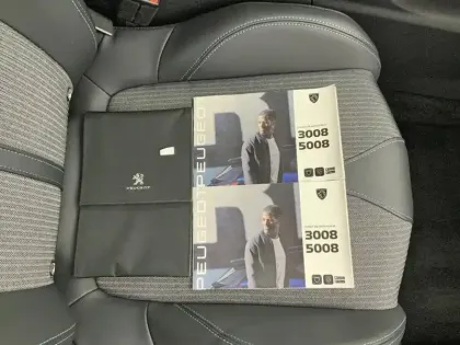 Photo 15 Peugeot 3008  Hybrid 225 e-EAT8 Allure Pack