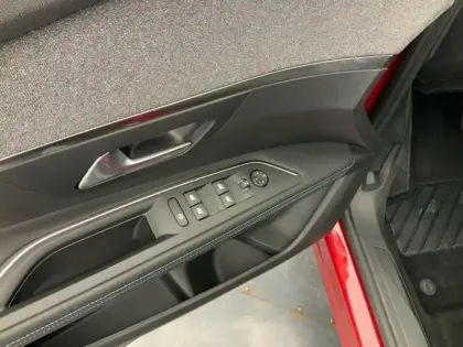 Photo 19 Peugeot 3008  Hybrid 225 e-EAT8 Allure Pack