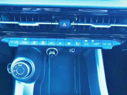 Photo 12 Alfa Romeo Tonale  1.3 Hybride Rechargeable PHEV 190ch AT6 e-Q4 Sprint