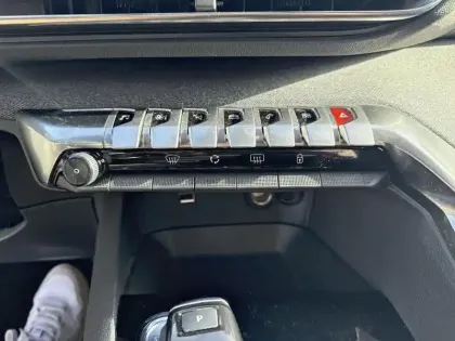 Photo 21 Peugeot 3008  Puretech 130ch S&S EAT8 GT Line