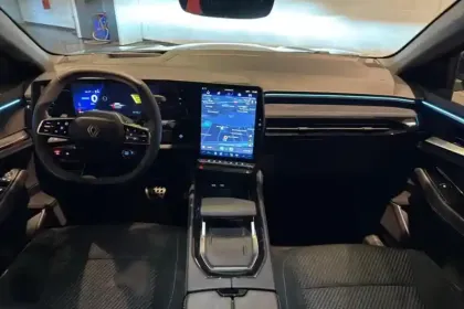 Photo 8 Renault Espace VI E-Tech full hybrid 200 GSR2 Iconic