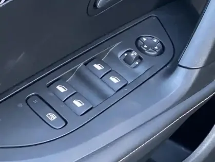 Photo 25 Peugeot 2008 II PureTech 130 S&amp;S EAT8 ALLURE