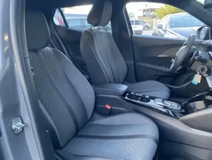 Photo 23 Peugeot 2008 II PureTech 130 S&amp;S EAT8 ALLURE