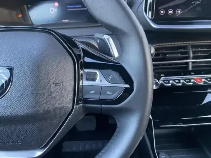 Photo 27 Peugeot 2008 II PureTech 130 S&amp;S EAT8 ALLURE