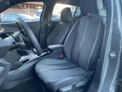 Photo 15 Peugeot 2008 II PureTech 130 S&amp;S EAT8 ALLURE