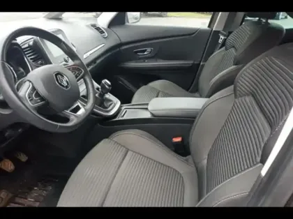 Photo 9 Renault Grand Scenic  1.3 TCe 140ch FAP Business 7 places 7cv